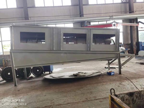 大型專業(yè)肥料設(shè)備生產(chǎn)廠家華屹重工為您簡述：有機肥和無機肥的區(qū)別有哪些？